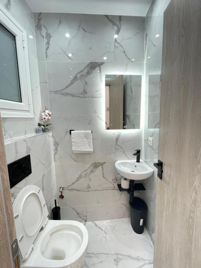Zeos Finest Jacuzzi Suite Athens Exterior photo