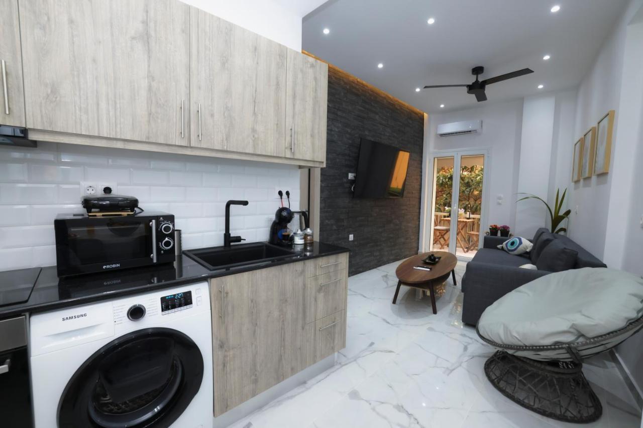 Zeos Finest Jacuzzi Suite Athens Exterior photo