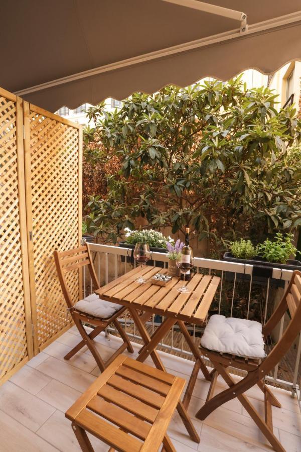 Zeos Finest Jacuzzi Suite Athens Exterior photo