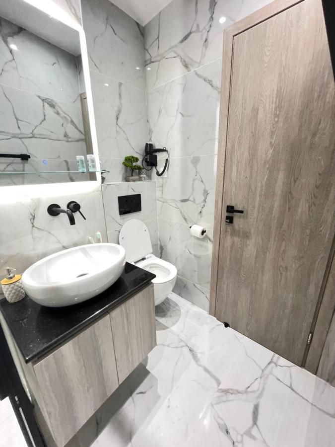 Zeos Finest Jacuzzi Suite Athens Exterior photo