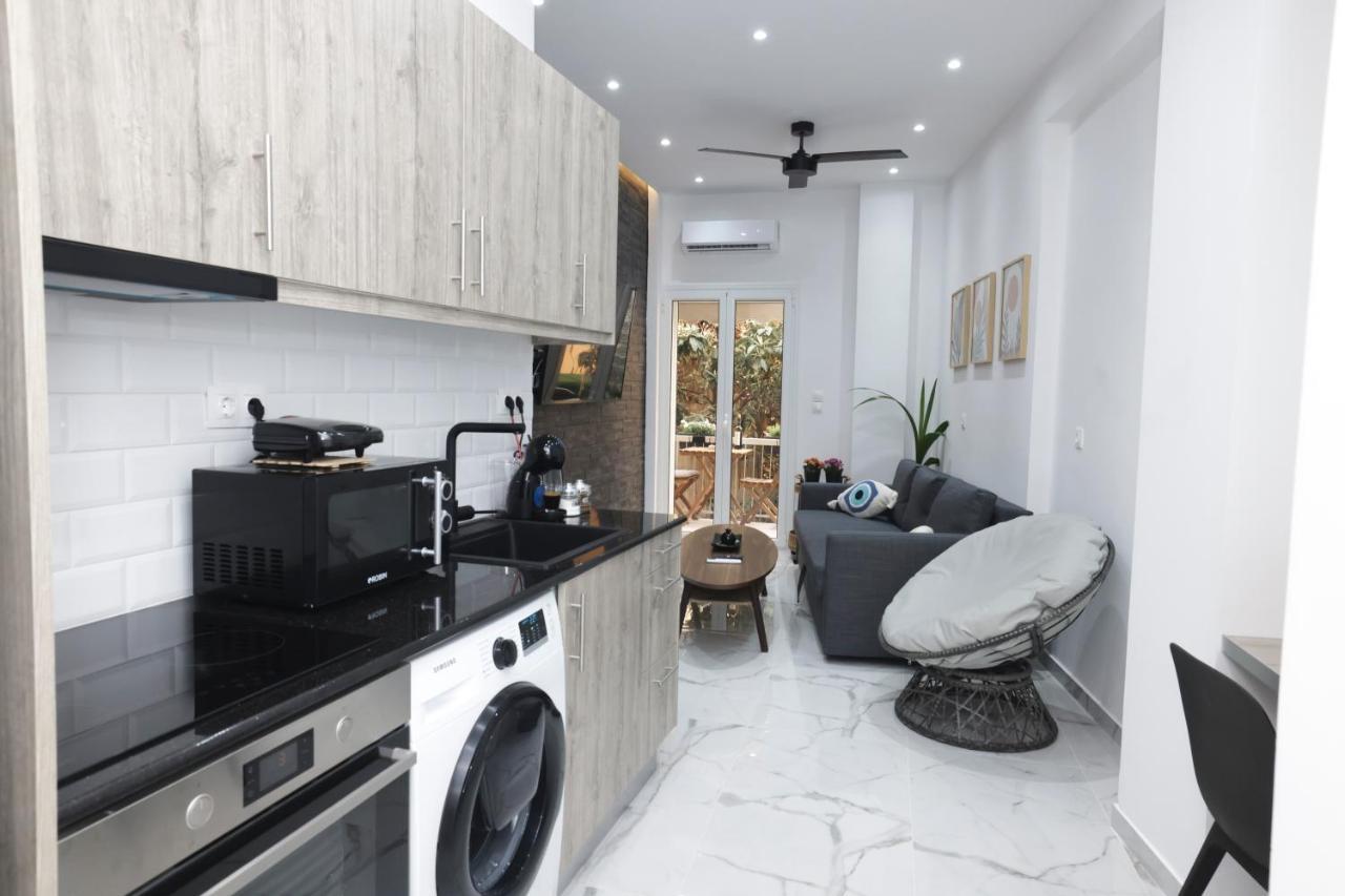 Zeos Finest Jacuzzi Suite Athens Exterior photo