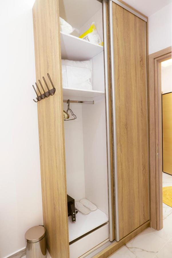 Zeos Finest Jacuzzi Suite Athens Exterior photo
