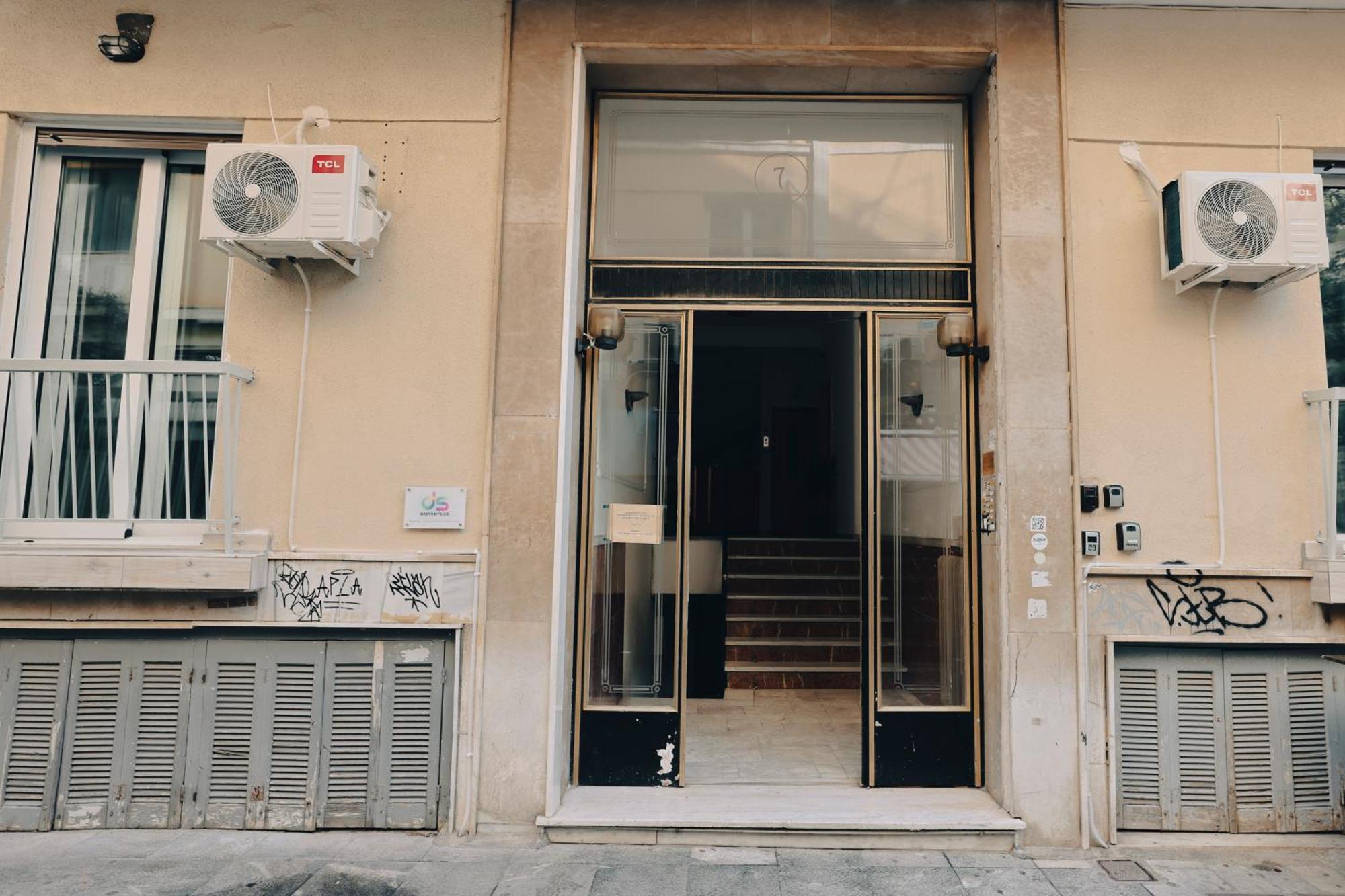Zeos Finest Jacuzzi Suite Athens Exterior photo
